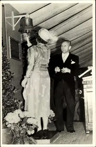 Ak Königin Juliana der Niederlande, Glocke, Ausstellungseröffnung Rotterdam, Jan van Galen