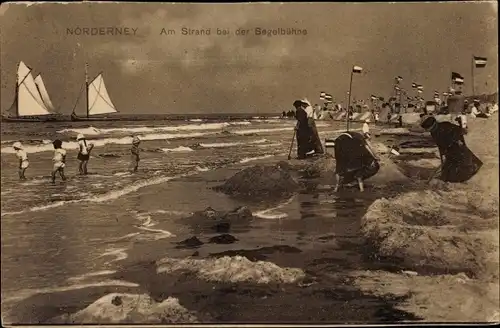 Ak Nordseebad Norderney Ostfriesland, Strand, Segelbuhne, Kinder im Wasser