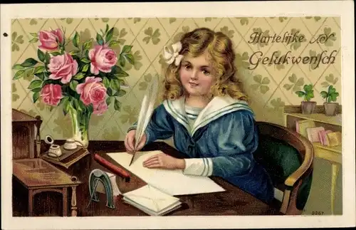 Präge Litho Glückwunsch, Mädchen am Schreibtisch, Rosen, Kleeblätter