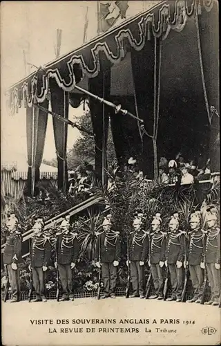 Ak Paris, Frühlings-Revue 1914, Besuch des englischen Königspaars, Tribüne