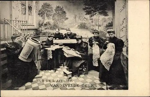 Ak Brüssel, Königliche Spitzen-Manufaktur Vandevelde Geurs, Spitzenmacherinnen, Werkstatt