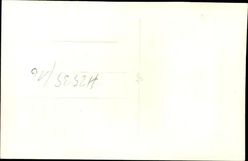 Foto Ak Passagierflugzeug, Frau auf einer rollbaren Treppe