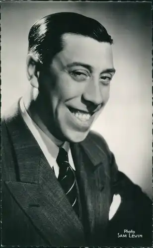 Ak Schauspieler Fernandel, Portrait