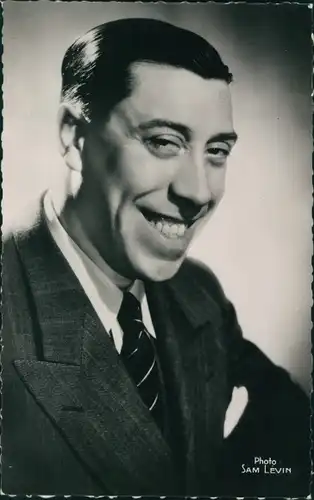 Ak Schauspieler Fernandel, Portrait