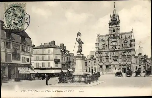 Ak Compiègne Oise, Place de l’Hotel de Ville