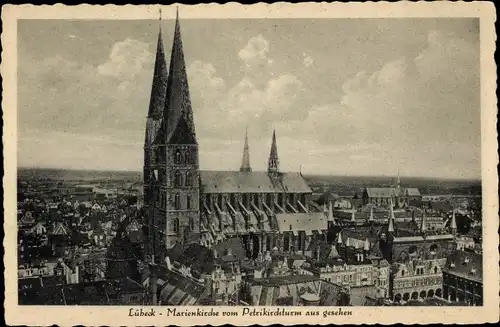 Ak Hansestadt Lübeck, Marienkirche vom Petrikirchturm aus gesehen