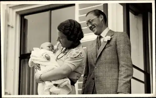 Foto Ak Juliana der Niederlande, Prinz Bernhard, Tochter