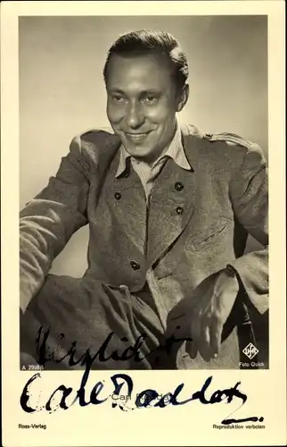 Ak Schauspieler Carl Raddatz, Sitzportrait, UFA Film, Ross Verlag A 2988 1, Autogramm