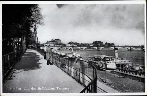 Ak Dresden Altstadt, Brühlschen Terrasse, Brücke, Dampfer