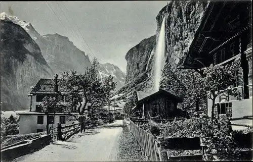 Ak Lauterbrunnen Kanton Bern, Straßenpartie, Staubbach