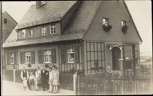 Foto Ak Glauchau in Sachsen, Wohnhaus, Familie