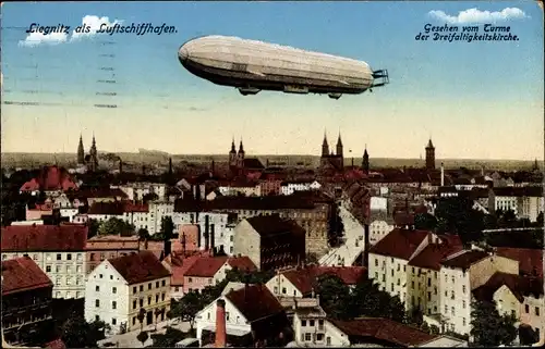 Ak Legnica Liegnitz Schlesien, Luftschiff überquert die Stadt