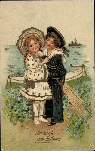 Präge Ak Glückwunsch, Junge im Matrosenanzug, Mädchen, Boot, Vergissmeinnicht