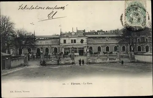 Ak Vierzon Cher, La Gare, Blick auf den Bahnhof, Straßenseite