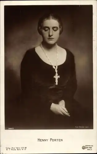 Ak Schauspielerin Henny Porten, Portrait, Kette mit Kreuz