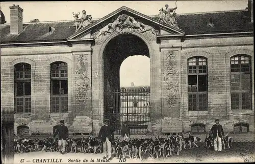 Ak Chantilly Oise, Outing of the Pack