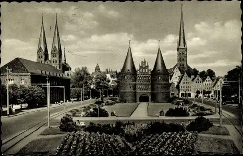Ak Lübeck, Holstentor, St. Marienkirche