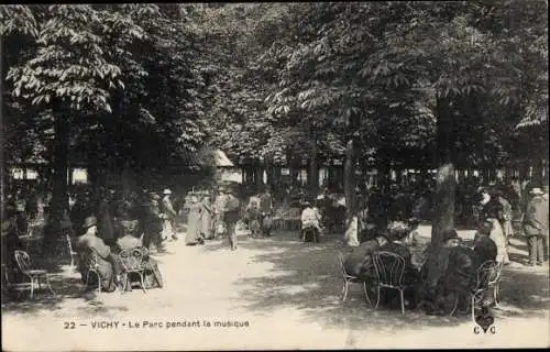 Ak Vichy-Allier, Park während der Musik