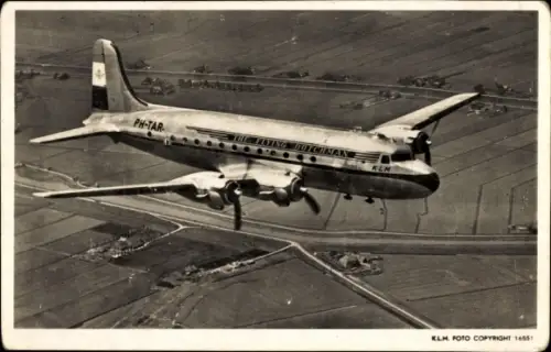 Ak Passagierflugzeug KLM PH-TAR, The Flying Dutchman, Douglas DC-4