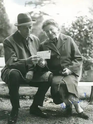 Foto Schauspielerin Ehmi Bessel mit Karl-Maria Schley, Filmszene Späte Liebe, Autogramm