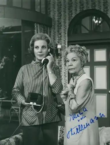 Foto Schauspielerin Erika von Thellmann, Filmszene Die liebe Familie, Autogramm