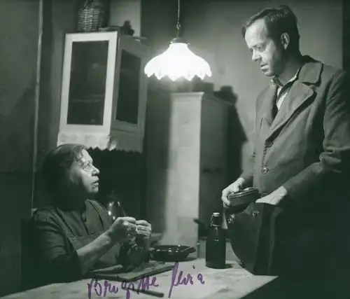 Foto Schauspielerin Brigitte Mira, Filmszene Die beiden Freundinnen, Autogramm