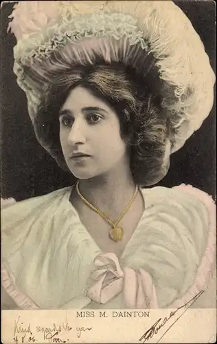 Ak Schauspielerin Miss M. Dainton, Portrait mit Hut