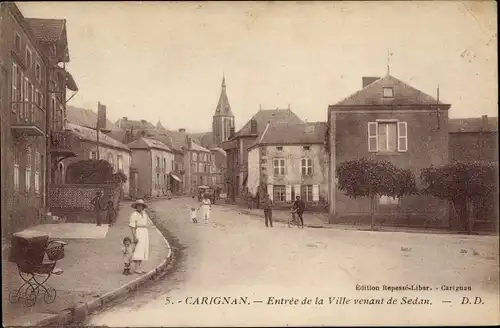 Ak Carignan Ardennes, Eingang zur Stadt von Limousine, Kinderwagen