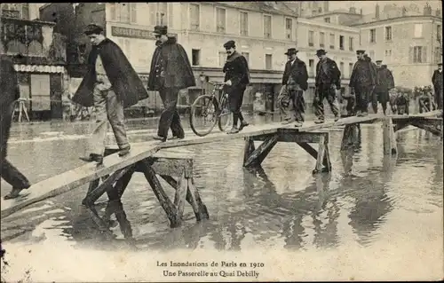 Postkarte Paris XVI Passy, Fußgängerbrücke am Quai Debilly