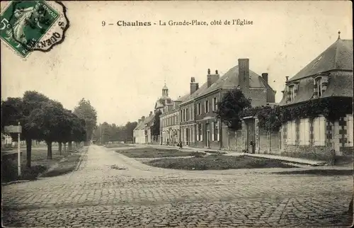 Ak Chaulnes Somme, Grande Place, neben der Kirche