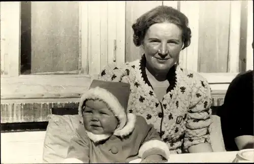 Foto Ak Juliana der Niederlande mit Tochter, Portrait