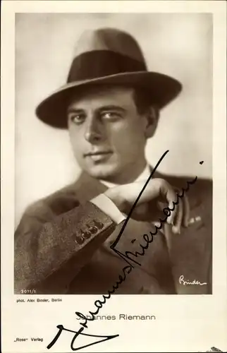 Ak Schauspieler Johannes Riemann, Portrait, Hut, Autogramm