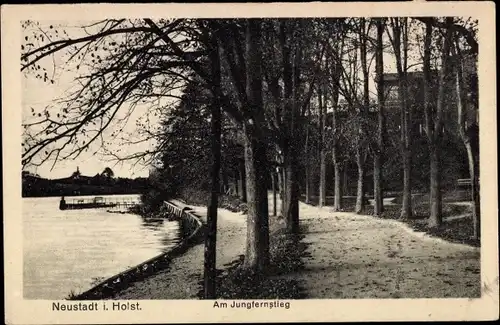 Ak Neustadt in Holstein, Am Jungfernstieg