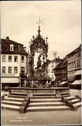 Ak Göttingen in Niedersachsen, Gänseliesel Brunnen, Geschäft Scheuermann