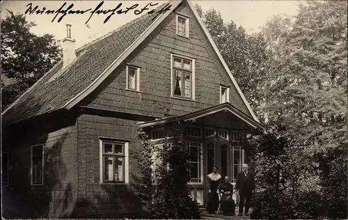 Ak Bad Oeynhausen in Westfalen, Familie am Haus