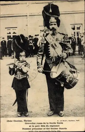 Ak Russland, Le Conflt Européean, 1914, Grenadier de la Garde Dorée, fifre,Flöte