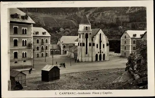 Ak Canfranc Aragón, Plaza und Kapelle