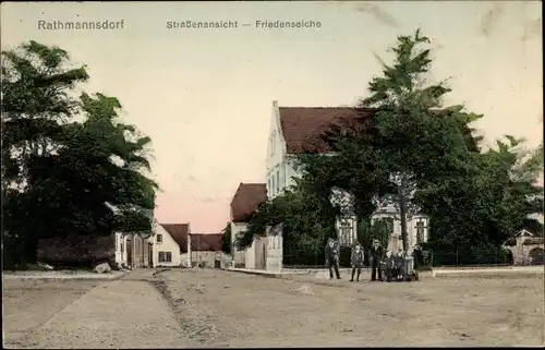 Ak Rathmannsdorf Staßfurt im Salzlandkreis, Friedenseiche, Straßenpartie