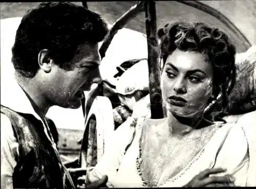 Foto Filmszene "Eine Frau für schwache Stunden", It 1955, Sophia Loren, Marcello Mastroianni