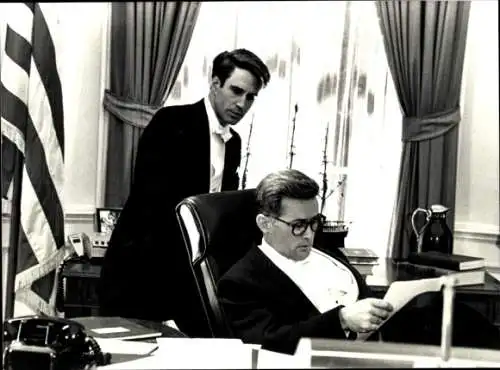Foto Filmszene Kennedy, Oval Office, Schauspieler Martin Sheen, Pressefoto