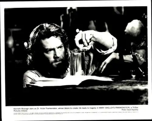 Foto Schauspieler Kenneth Branagh, Filmszene, Mary Shelley's Frankenstein, Pressefoto