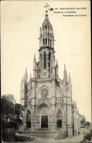 Ak Chateaneuf sur Cher en Cher, Facade de la Basilique