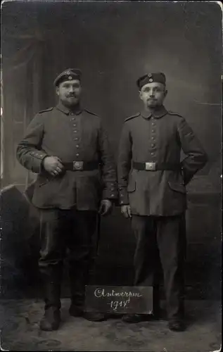 Foto Ak Antwerpen Anvers Flandern, Zwei Deutsche Soldaten in Uniformen, I WK