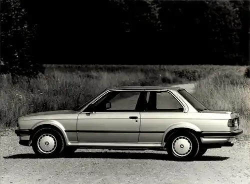 Foto BMW 325i, Allradgetriebene Limousine, BMW Werkfoto