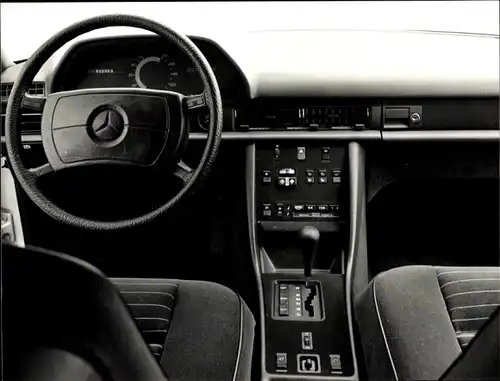Foto Mercedes Benz Forschungs-PKW, Auto 2000, Cockpit, Werkfoto