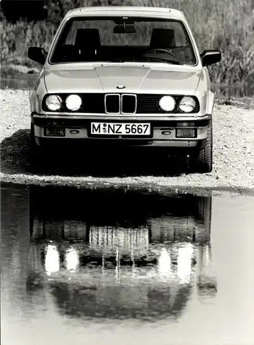 Foto BMW 325 i, Allradantrieb, 6-Zylinder-Motor, Kennzeichen M-NZ 5667, Werkfoto