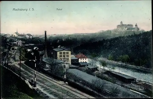 Ak Rochsburg Lunzenau in Sachsen, Totalansicht, Schloss, Bahnhof, Gleisseite