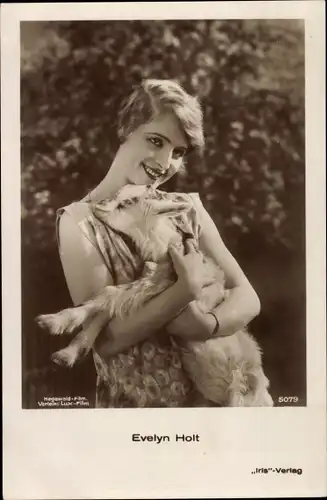 Ak Schauspielerin Evelyn Holt, Portrait mit Ziege