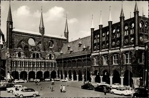 Ak Hansestadt Lübeck, Marktplatz mit Rathaus