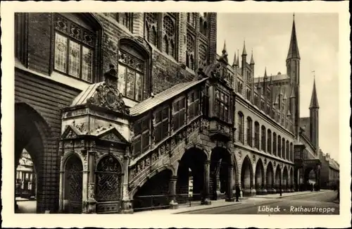 Ak Hansestadt Lübeck, Rathaustreppe